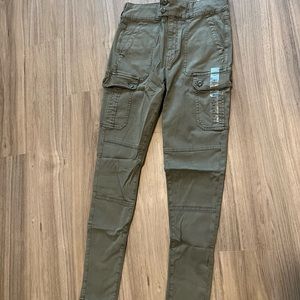 NWT American Eagle skinny cargo pant - army green US 8